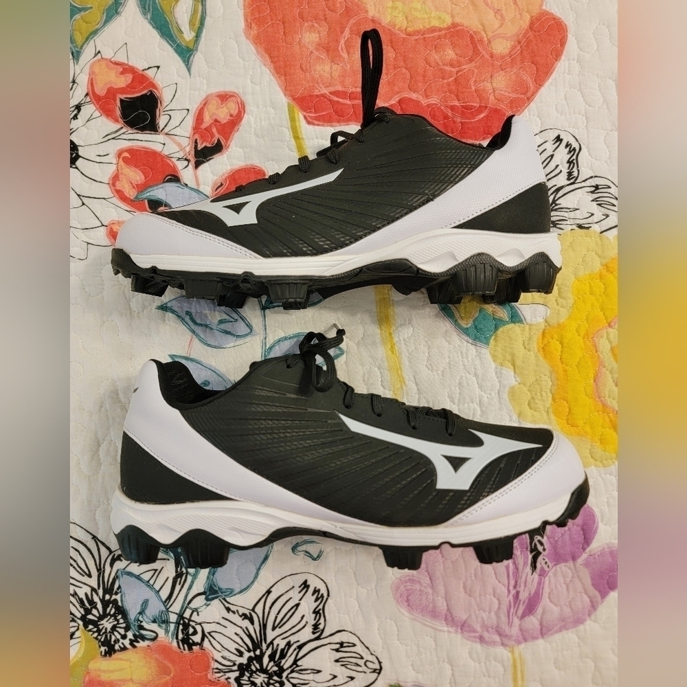 NIB Mizuno Mens Baseball Cleats